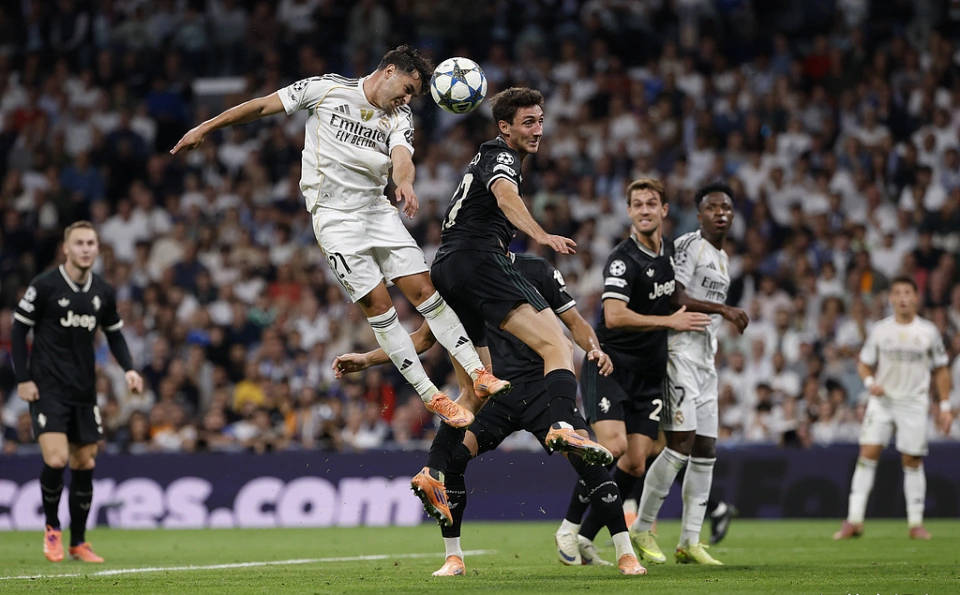 迪亚斯崭露头角，阿隆索是否该重新考虑梅西接班人的位置？